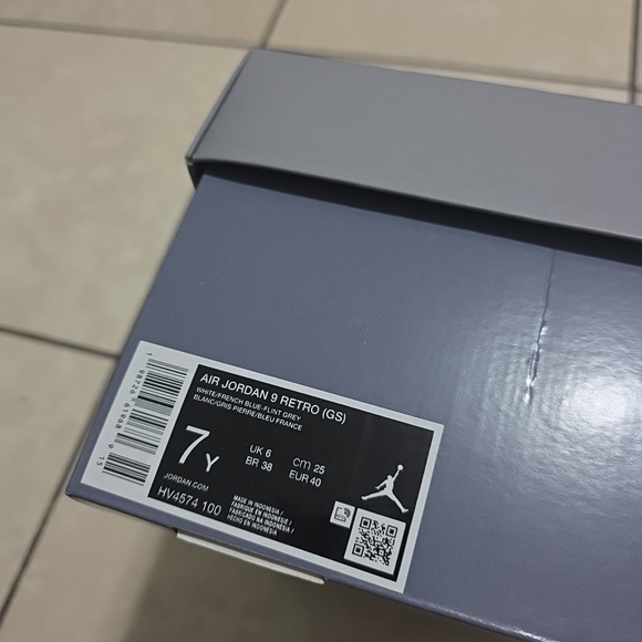 Empty Shoe Box - Picture 2 of 6